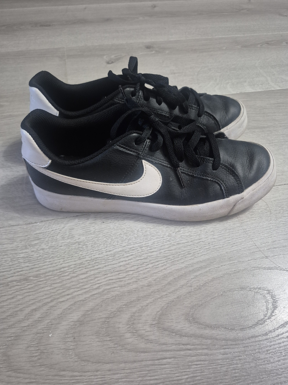 Nike Women's Black and White Low-Top Sneakers